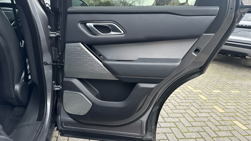 Land Rover Range Rover Velar 2.0 D200 Edition 5dr Auto Diesel Estate - Image 38