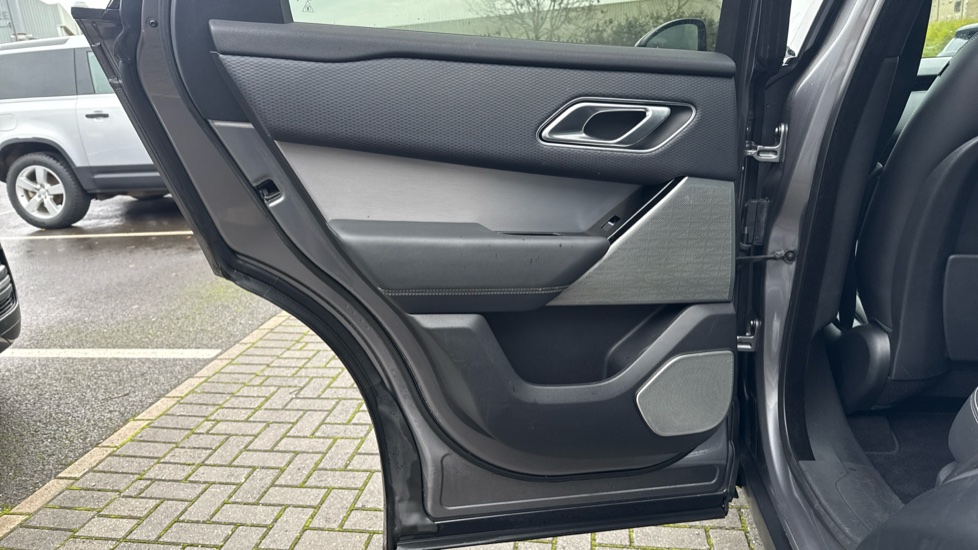 Land Rover Range Rover Velar 2.0 D200 Edition 5dr Auto Diesel Estate - Image 42