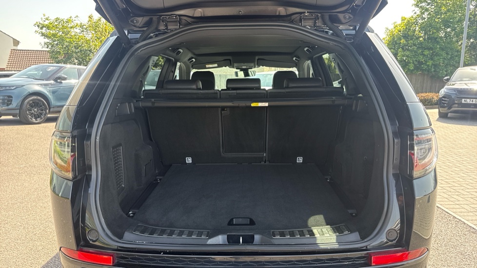 Land Rover Discovery Sport 1.5 P300e R-Dynamic HSE 5dr Auto [5 Seat] Station Wagon - Image 10