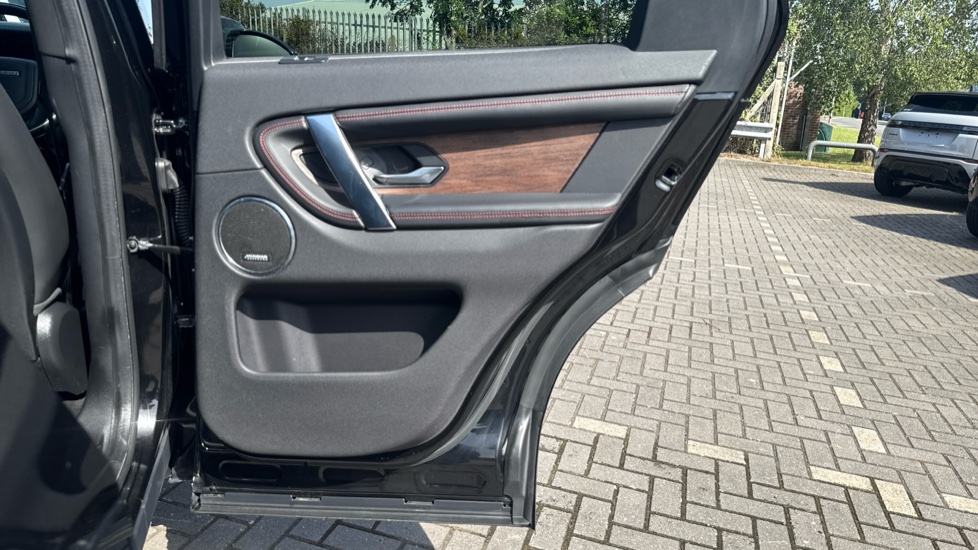 Land Rover Discovery Sport 1.5 P300e R-Dynamic HSE 5dr Auto [5 Seat] Station Wagon - Image 35