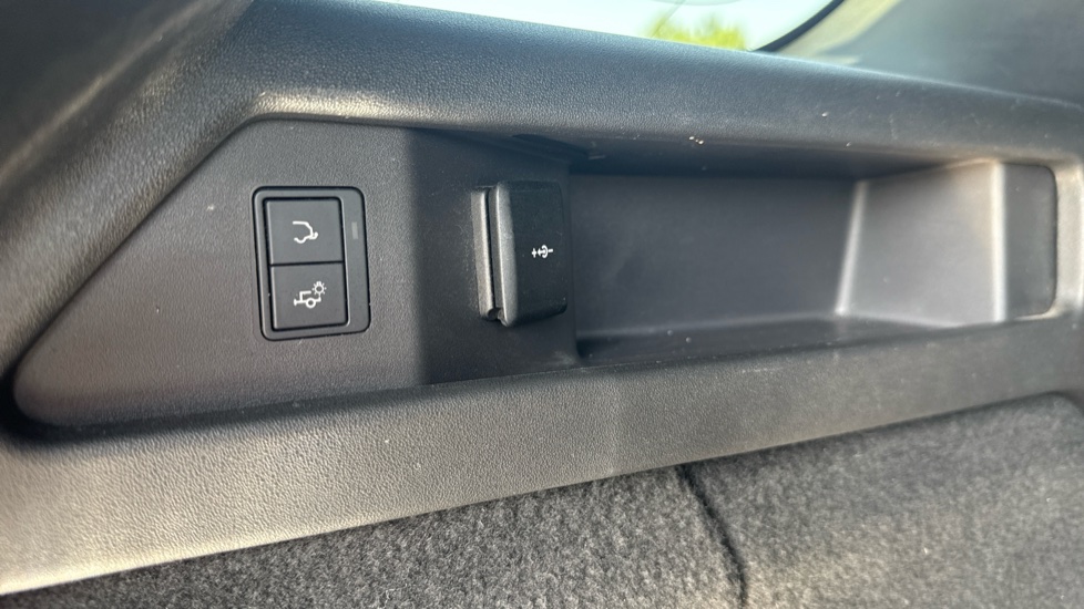 Land Rover Discovery Sport 1.5 P300e R-Dynamic HSE 5dr Auto [5 Seat] Station Wagon - Image 38