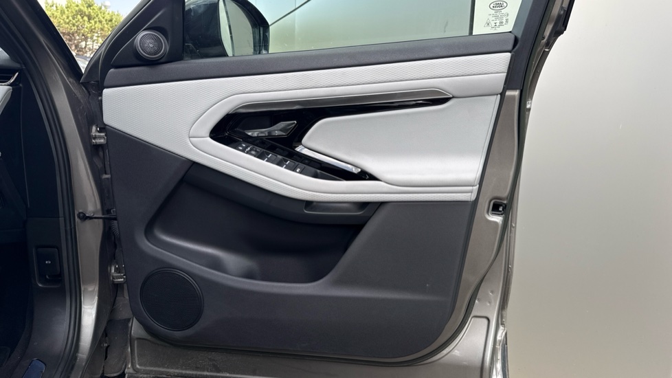 Land Rover Range Rover Evoque 2.0 D200 R-Dynamic S 5dr Auto Diesel Hatchback - Image 29
