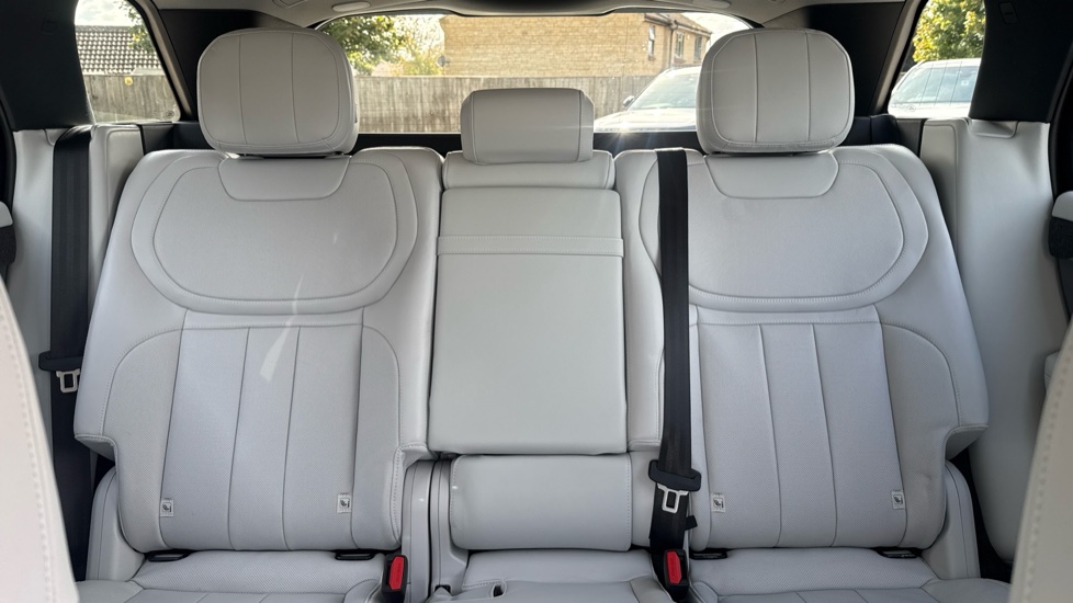 Land Rover Range Rover Sport 3.0 D300 SE 5dr Auto Diesel Estate - Image 39