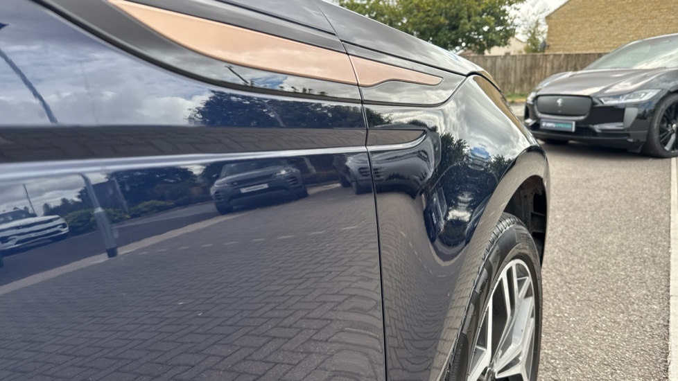 Land Rover Range Rover Evoque 2.0 D200 R-Dynamic SE 5dr Auto Diesel Hatchback - Image 24