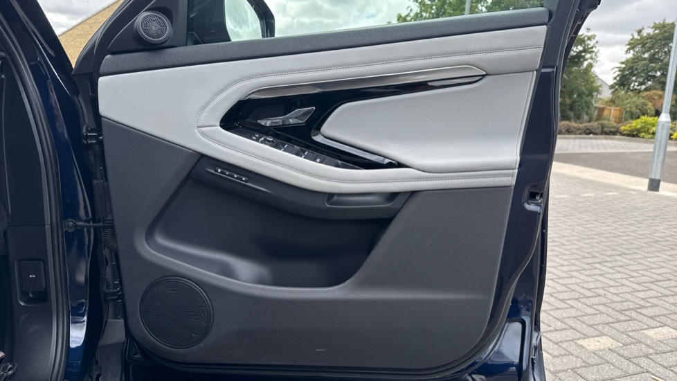 Land Rover Range Rover Evoque 2.0 D200 R-Dynamic SE 5dr Auto Diesel Hatchback - Image 29