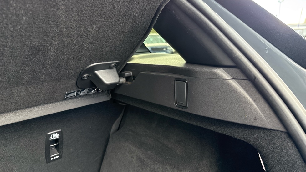 Land Rover Range Rover Evoque 2.0 D180 First Edition 5dr Auto Diesel Hatchback - Image 28