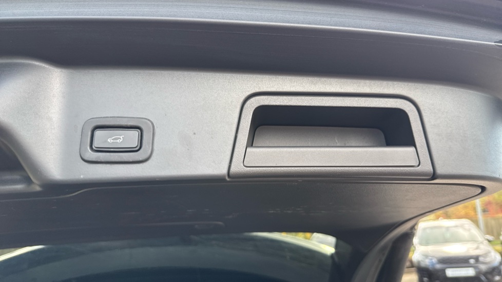 Land Rover Range Rover Evoque 2.0 D180 First Edition 5dr Auto Diesel Hatchback - Image 37