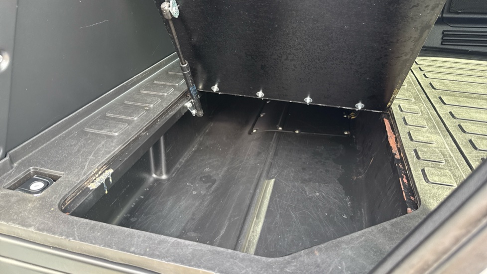 Land Rover Defender 110 Diesel 3.0 D250 Hard Top S Auto [3 Seat] - Image 38