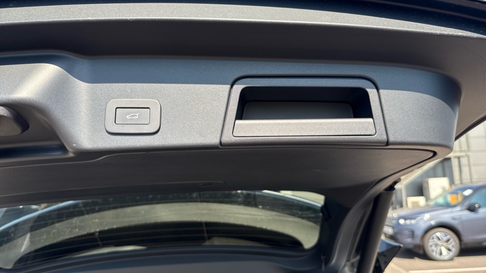Land Rover Range Rover Evoque 2.0 D200 Autobiography 5dr Auto [Revised] Diesel Hatchback - Image 36