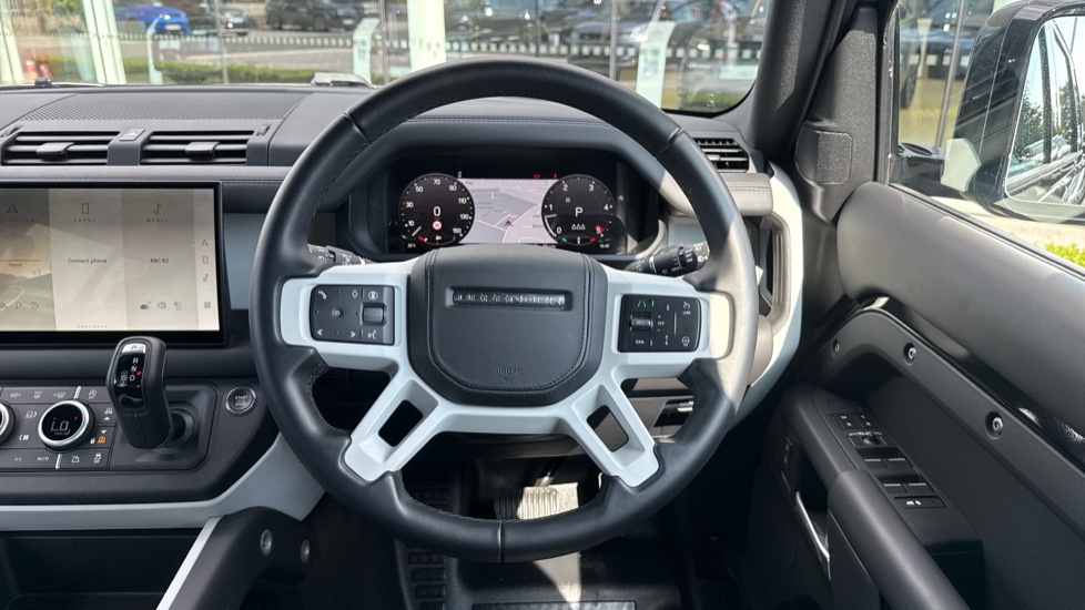 Land Rover Defender 3.0 D250 X-Dynamic HSE 110 5dr Auto Diesel Estate - Image 15