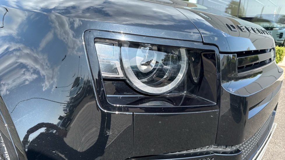 Land Rover Defender 3.0 D250 X-Dynamic HSE 110 5dr Auto Diesel Estate - Image 17
