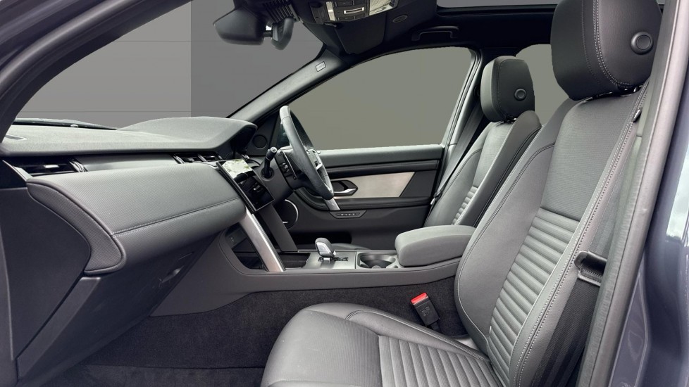 Land Rover Discovery Sport 2.0 D200 Dynamic SE 5dr Auto [5 Seat] Diesel Station Wagon - Image 3