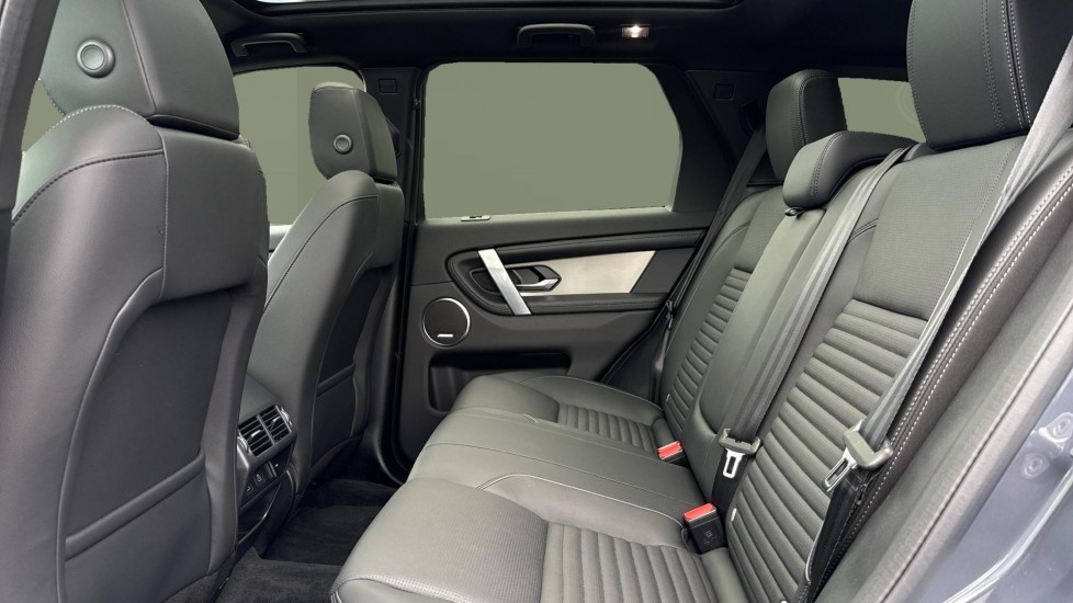 Land Rover Discovery Sport 2.0 D200 Dynamic SE 5dr Auto [5 Seat] Diesel Station Wagon - Image 4
