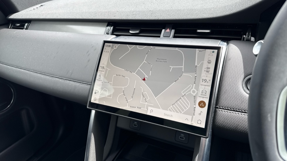 Land Rover Discovery Sport 2.0 D200 Dynamic SE 5dr Auto [5 Seat] Diesel Station Wagon - Image 11