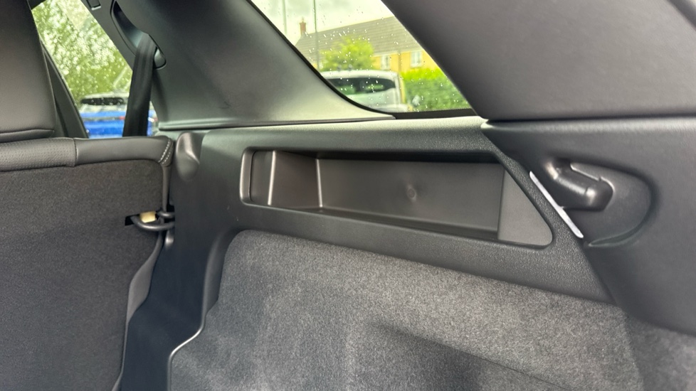 Land Rover Discovery Sport 2.0 D200 Dynamic SE 5dr Auto [5 Seat] Diesel Station Wagon - Image 28