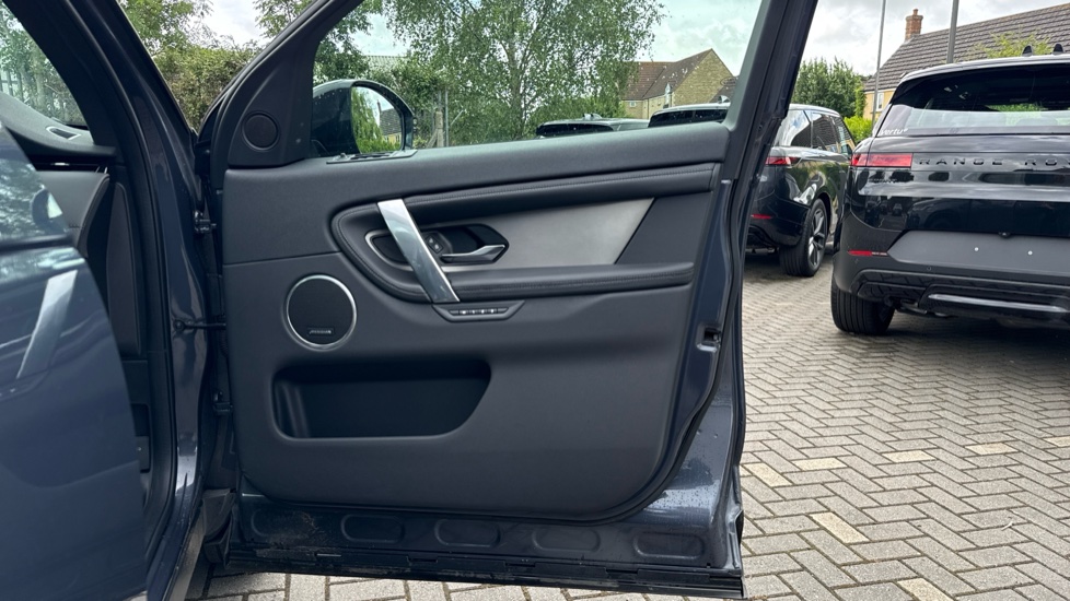 Land Rover Discovery Sport 2.0 D200 Dynamic SE 5dr Auto [5 Seat] Diesel Station Wagon - Image 29