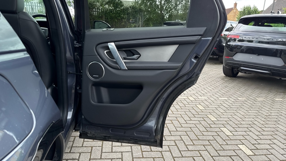 Land Rover Discovery Sport 2.0 D200 Dynamic SE 5dr Auto [5 Seat] Diesel Station Wagon - Image 34