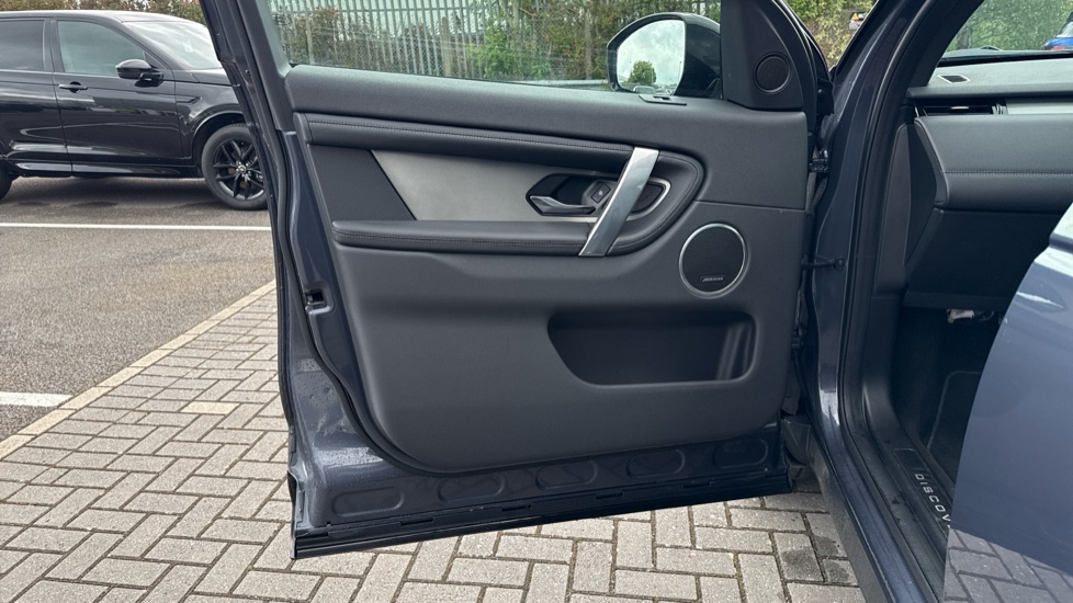 Land Rover Discovery Sport 2.0 D200 Dynamic SE 5dr Auto [5 Seat] Diesel Station Wagon - Image 37