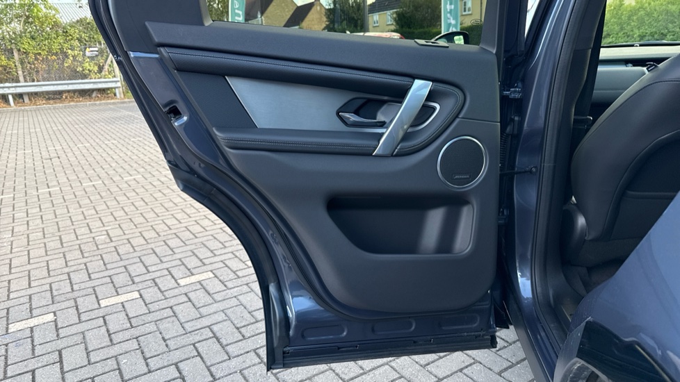 Land Rover Discovery Sport 2.0 D200 Dynamic SE 5dr Auto [5 Seat] Diesel Station Wagon - Image 38