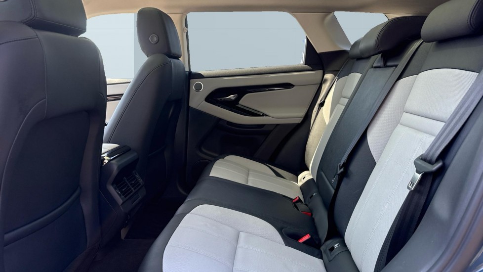 Land Rover Range Rover Evoque 2.0 D200 Dynamic SE 5dr Auto Diesel Hatchback - Image 4