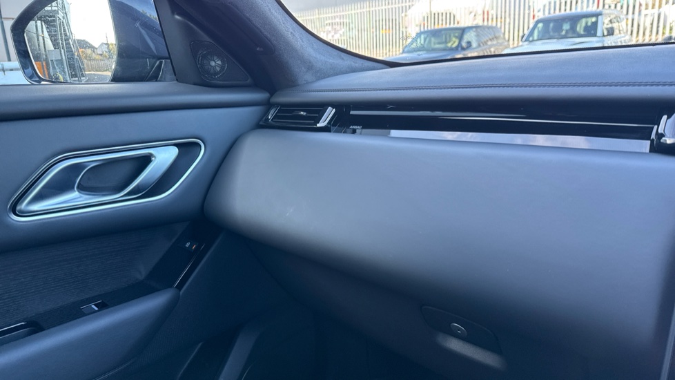 Land Rover Range Rover Velar 2.0 D200 MHEV Autobiography 5dr Auto [Revised] Diesel Estate - Image 26
