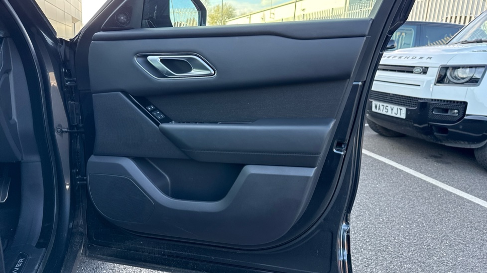 Land Rover Range Rover Velar 2.0 D200 MHEV Autobiography 5dr Auto [Revised] Diesel Estate - Image 29