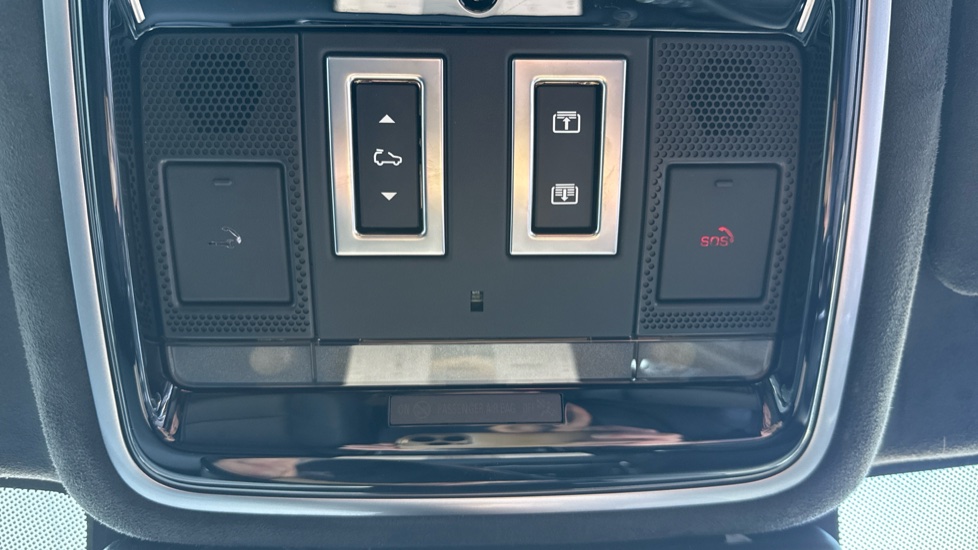 Land Rover Range Rover Velar 2.0 D200 MHEV Autobiography 5dr Auto [Revised] Diesel Estate - Image 38