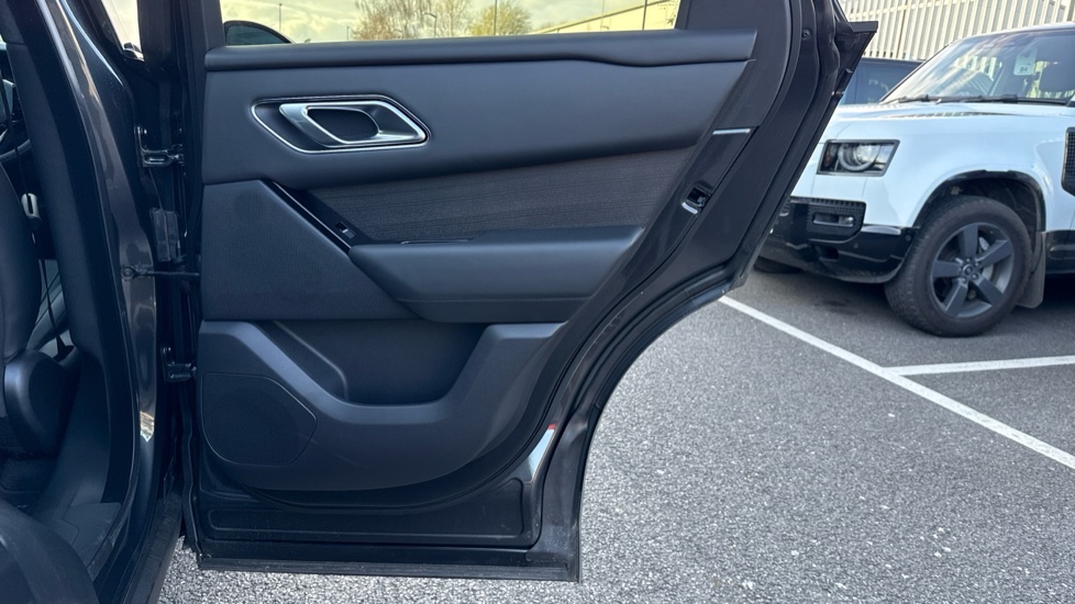 Land Rover Range Rover Velar 2.0 D200 MHEV Autobiography 5dr Auto [Revised] Diesel Estate - Image 39