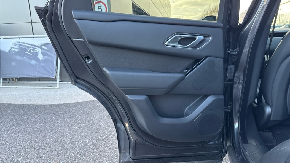Land Rover Range Rover Velar 2.0 D200 MHEV Autobiography 5dr Auto [Revised] Diesel Estate - Image 42