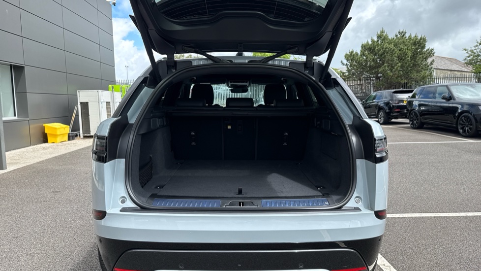 Land Rover Range Rover Velar 2.0 D200 MHEV Dynamic SE 5dr Auto Diesel Estate - Image 10