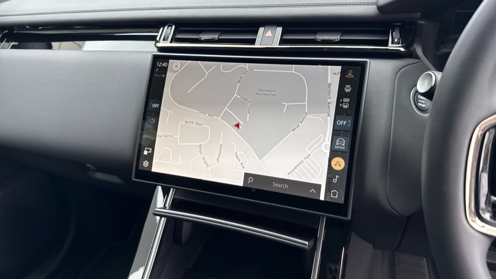 Land Rover Range Rover Velar 2.0 D200 MHEV Dynamic SE 5dr Auto Diesel Estate - Image 11