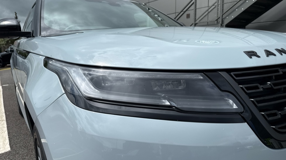 Land Rover Range Rover Velar 2.0 D200 MHEV Dynamic SE 5dr Auto Diesel Estate - Image 17