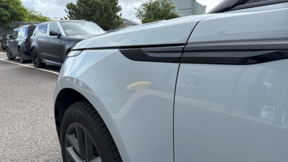 Land Rover Range Rover Velar 2.0 D200 MHEV Dynamic SE 5dr Auto Diesel Estate - Image 20