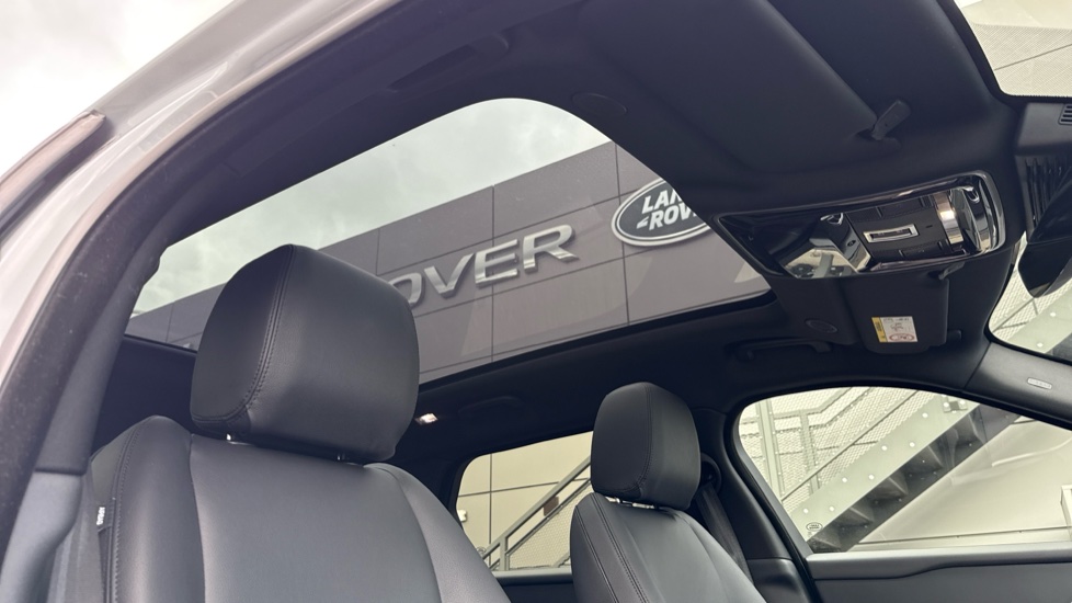 Land Rover Range Rover Velar 2.0 D200 MHEV Dynamic SE 5dr Auto Diesel Estate - Image 21