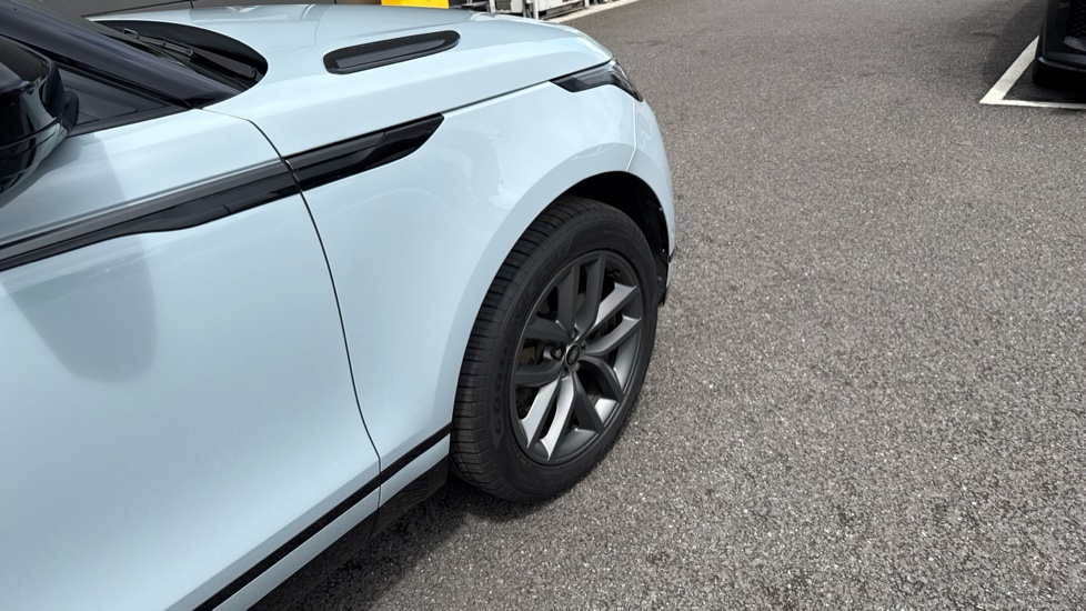 Land Rover Range Rover Velar 2.0 D200 MHEV Dynamic SE 5dr Auto Diesel Estate - Image 22