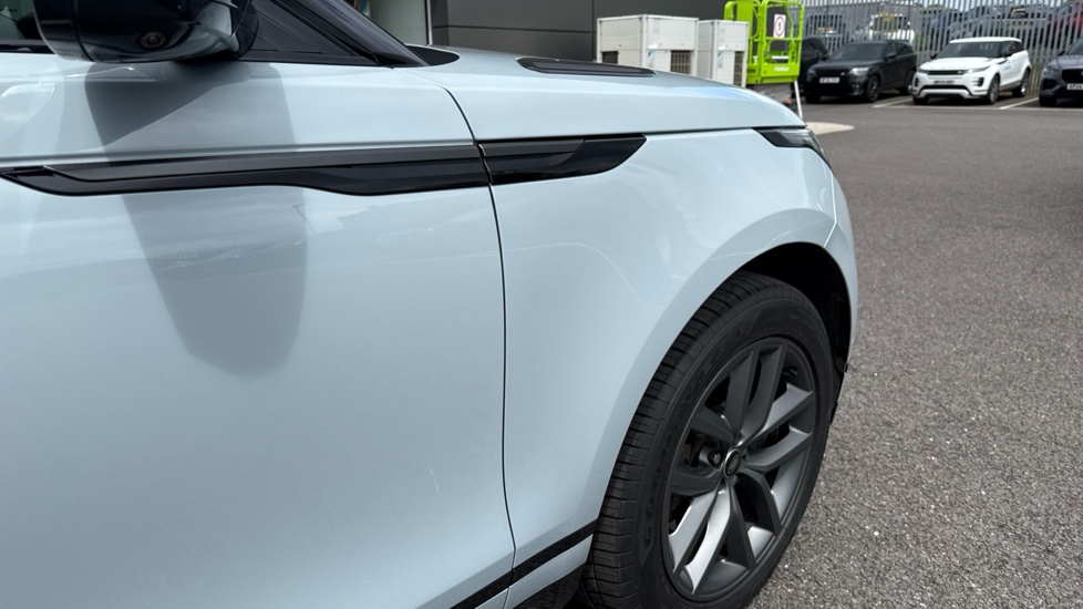 Land Rover Range Rover Velar 2.0 D200 MHEV Dynamic SE 5dr Auto Diesel Estate - Image 24