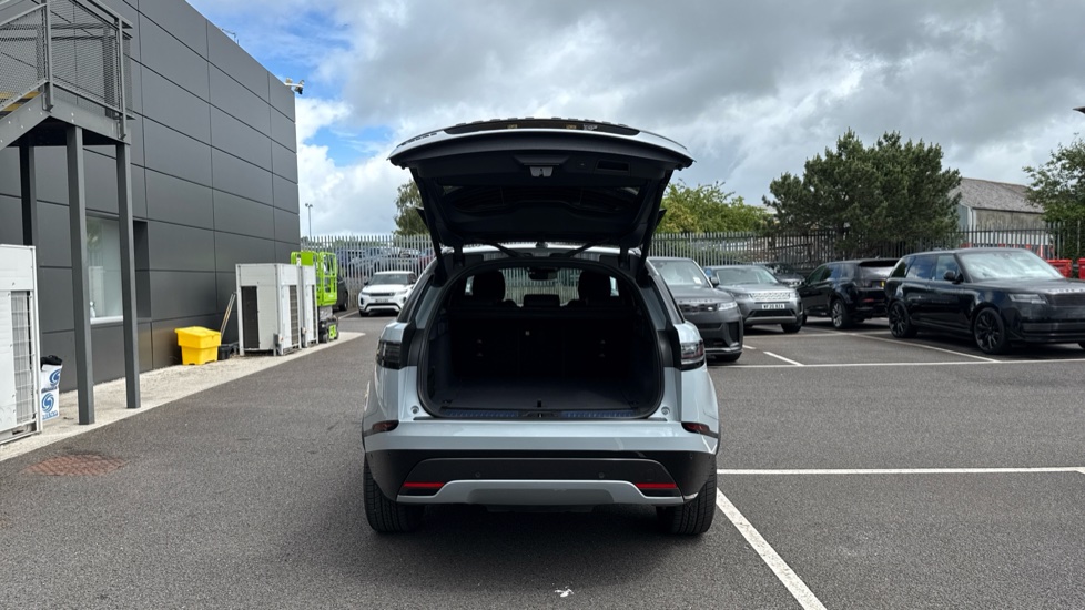 Land Rover Range Rover Velar 2.0 D200 MHEV Dynamic SE 5dr Auto Diesel Estate - Image 27