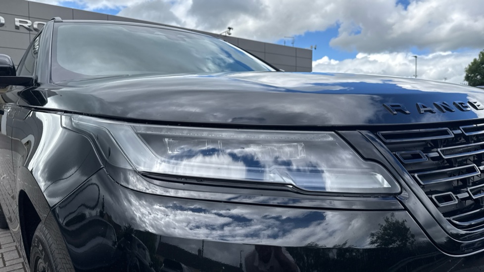 Land Rover Range Rover Velar 2.0 D200 MHEV Dynamic SE 5dr Auto Diesel Estate - Image 17