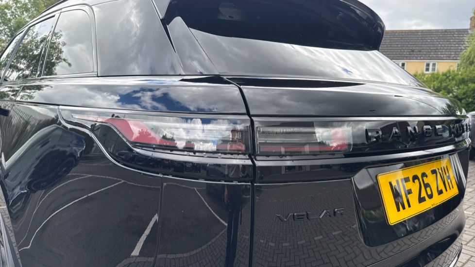 Land Rover Range Rover Velar 2.0 D200 MHEV Dynamic SE 5dr Auto Diesel Estate - Image 19