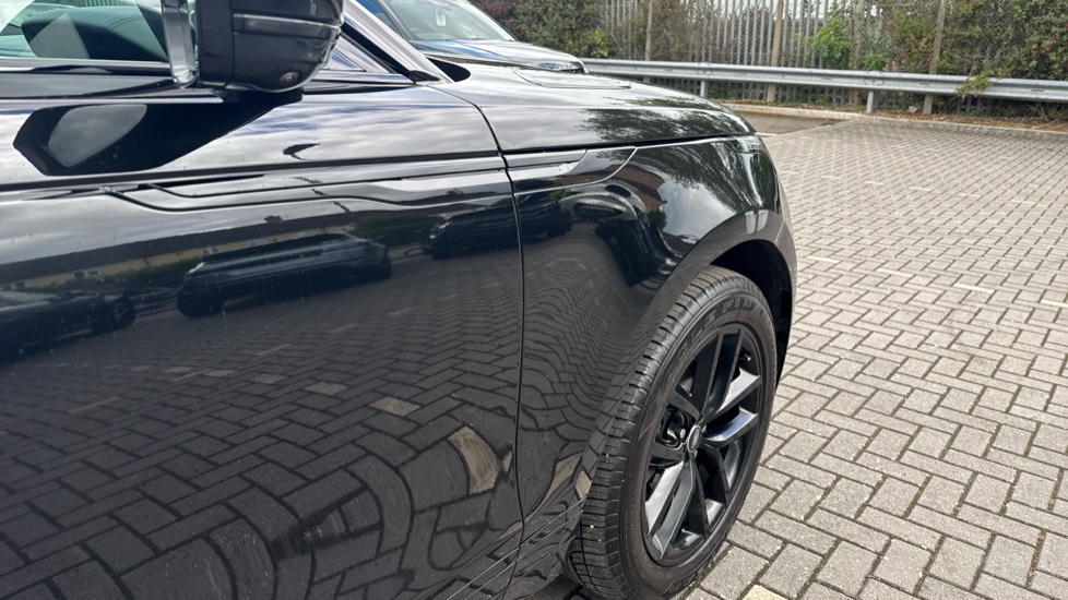 Land Rover Range Rover Velar 2.0 D200 MHEV Dynamic SE 5dr Auto Diesel Estate - Image 24