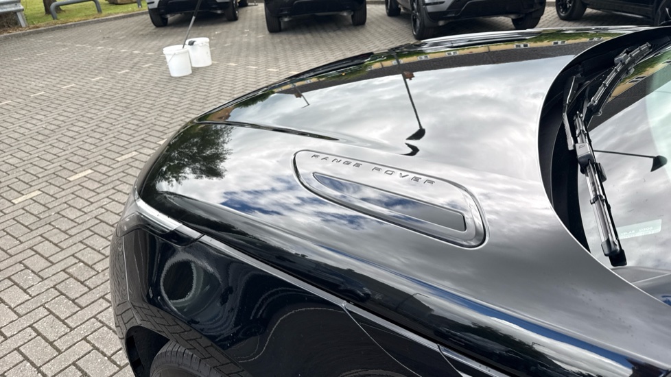 Land Rover Range Rover Velar 2.0 D200 MHEV Dynamic SE 5dr Auto Diesel Estate - Image 25
