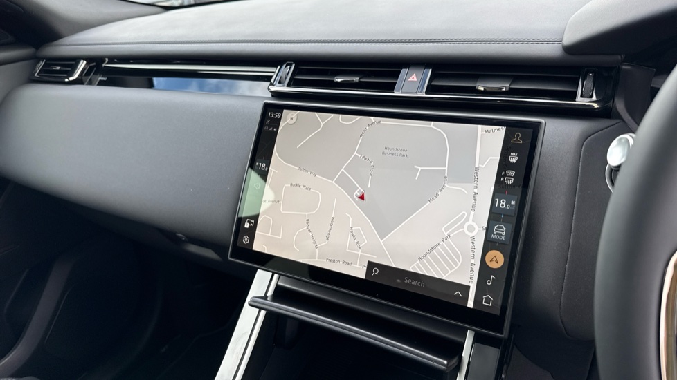 Land Rover Range Rover Velar 2.0 D200 MHEV Dynamic SE 5dr Auto Diesel Estate - Image 11