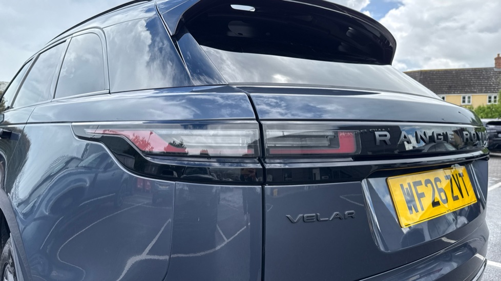 Land Rover Range Rover Velar 2.0 D200 MHEV Dynamic SE 5dr Auto Diesel Estate - Image 19