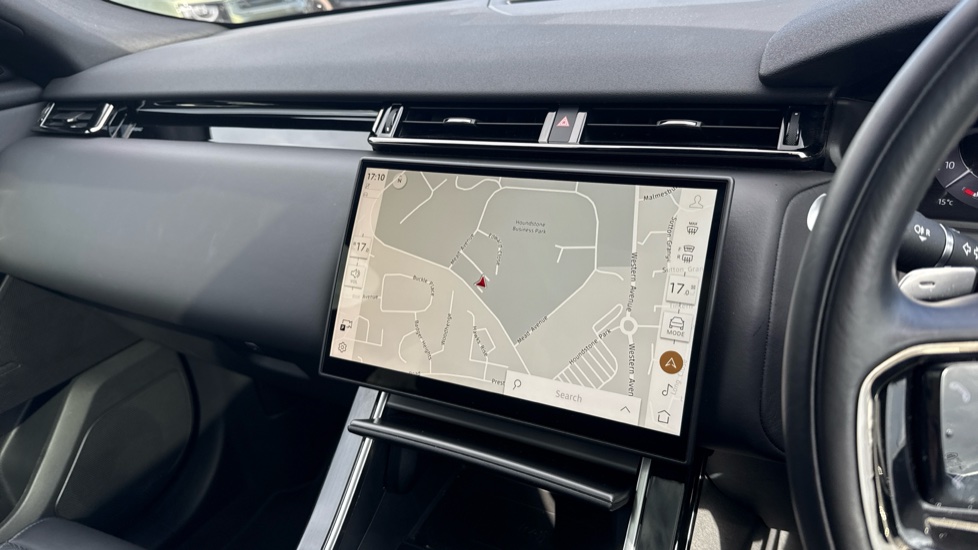 Land Rover Range Rover Velar 2.0 D200 MHEV Dynamic HSE 5dr Auto Diesel Estate - Image 11