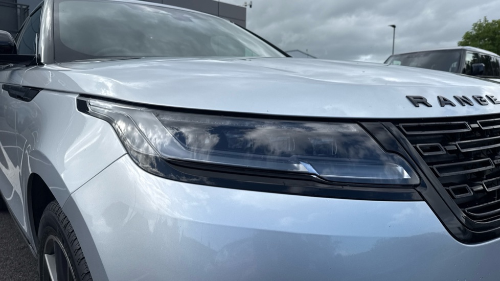Land Rover Range Rover Velar 2.0 D200 MHEV Dynamic HSE 5dr Auto Diesel Estate - Image 17