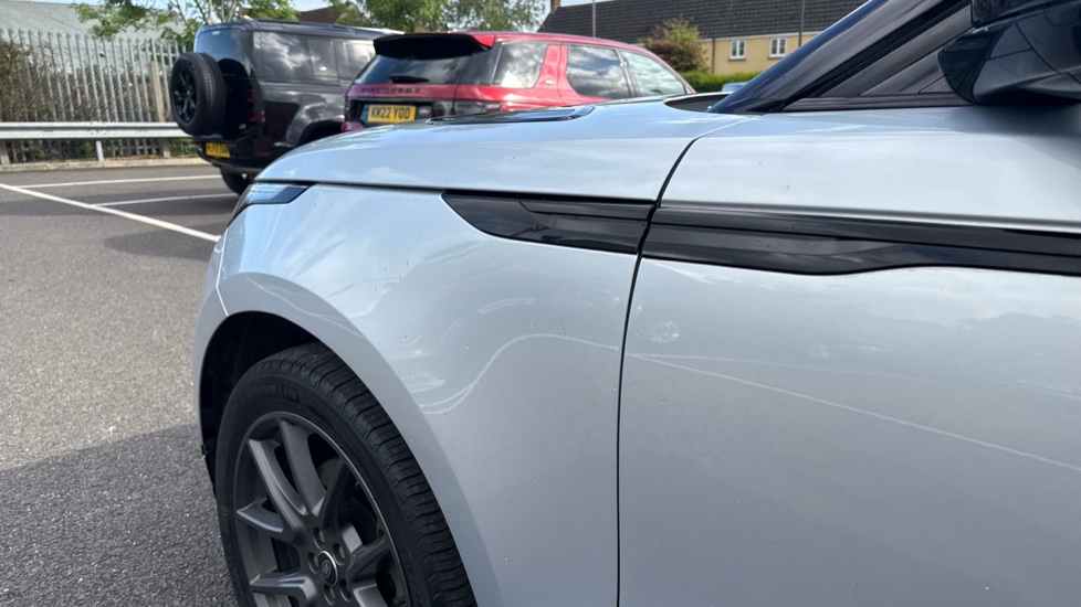 Land Rover Range Rover Velar 2.0 D200 MHEV Dynamic HSE 5dr Auto Diesel Estate - Image 20