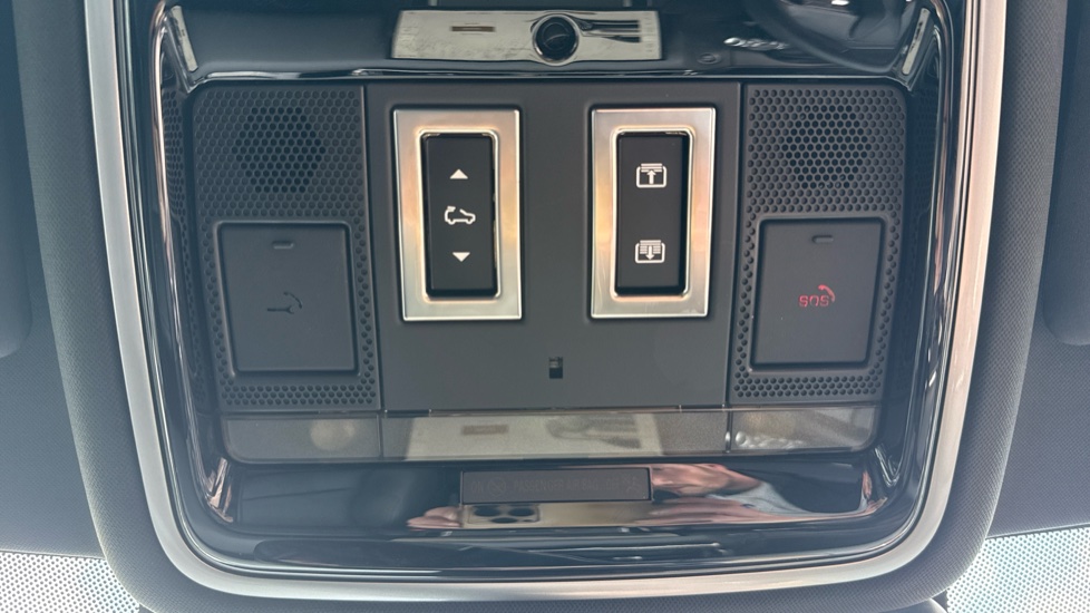 Land Rover Range Rover Velar 2.0 D200 MHEV Dynamic HSE 5dr Auto Diesel Estate - Image 33