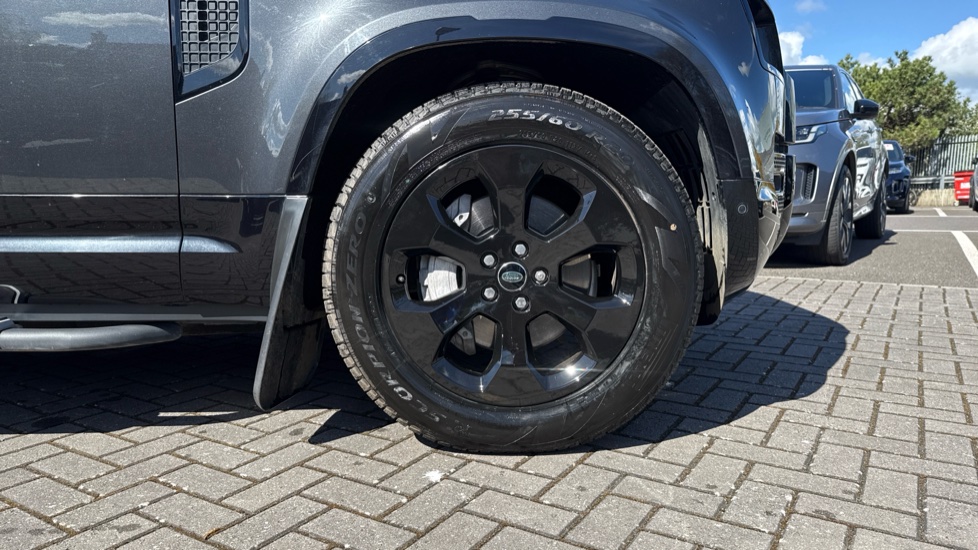 Land Rover Defender 2.0 P400e X-Dynamic S 110 5dr Auto Estate - Image 8