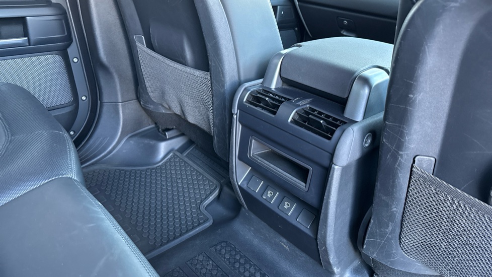Land Rover Defender 2.0 P400e X-Dynamic S 110 5dr Auto Estate - Image 18