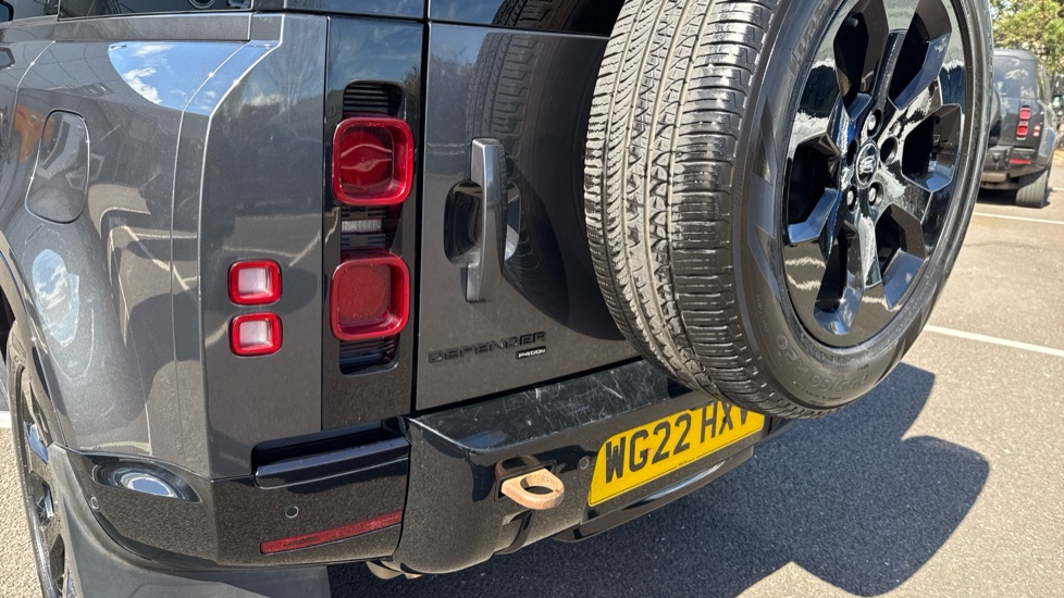 Land Rover Defender 2.0 P400e X-Dynamic S 110 5dr Auto Estate - Image 19